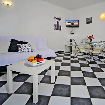 Apartment Apartman Kiwi
