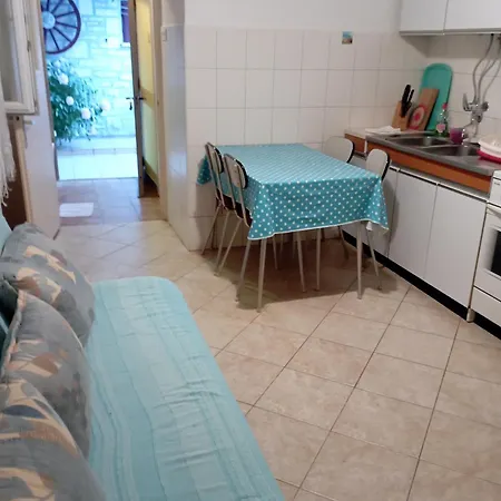 Kiwi Apartment