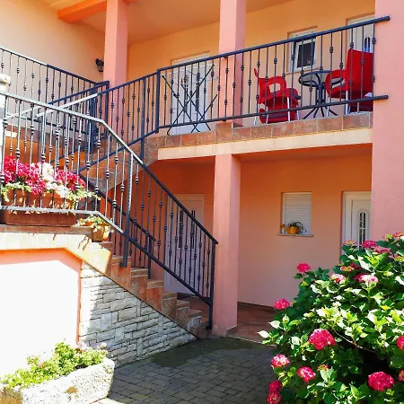 Apartment Apartman Kiwi